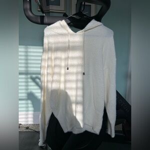 devotion by cyrus Women’s Medium White Fuzzy Pullover Sweater With a Hoodie